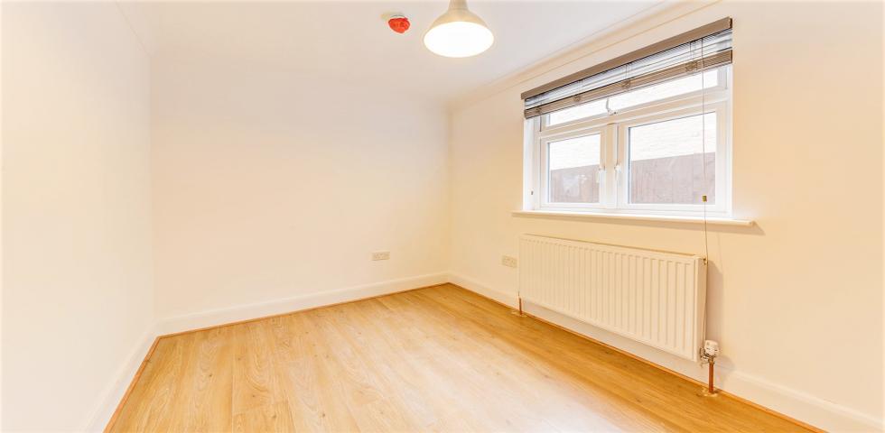 			 , 1 Bedroom, 1 bath, 1 reception Flat			 High Road, DOLLIS HILL